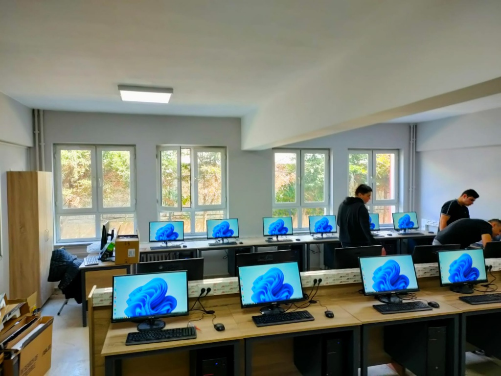 Yenilenen  bilgisayar laboratuvarımız 30 martta sayın Bakanımızın katılımı açılmıştır.
